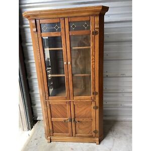 Vtg Shaker Farmhouse Oak Corner Curio China Cabinet With Stained Glass Panels