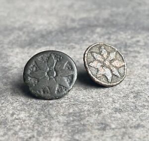2 Rare Flower Buttons From The 17th Century Wambuis Knoop Detecting Finds