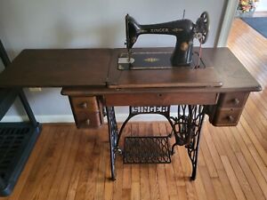 1926 Singer Sewing Machine With Cast Iron And Wood Table Id Aa896354