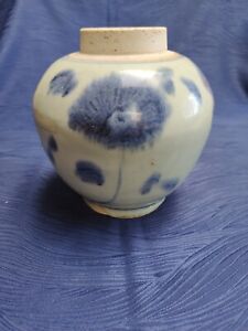 Antique Chinese Qing Dynasty Jar Vase Lotus Flower Motiv