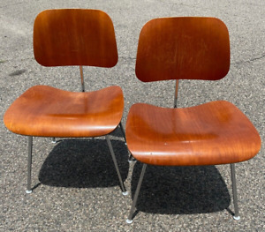 Set Of 2 Mcm Walnut Herman Miller Dining Chairs By Eames