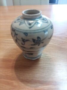 Antique Vietnamese Blue And White Jarlet 15th 16th Provenance Annamese Jar Vase