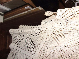Antique 4 Poster Cut Hand Crochet Twin Single Coverlet Bed Spread Ecru Heavy