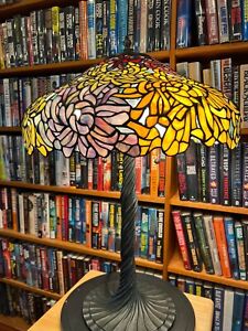 Antique Tiffany Reproduction Chrysanthemum Leaded Glass Lamp Twisted Vine Base