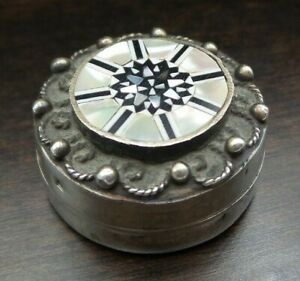 Beautiful Vintage Mid Century Egyptian Hand Made 800 Silver Mop Inlay Pill Box