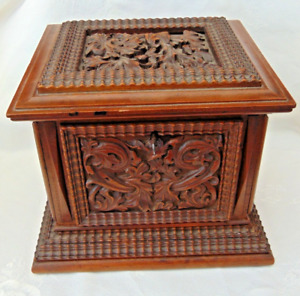 Antique French Carved Wood Acanthus Leaf Jewellery Trinket Keepsake Box With Key