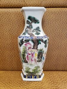 Fine Chinese Porcelain Famille Rose Vase Portrait 