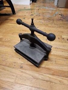 Antique Cast Iron Book Press In Working Condition 10 5x13in Work Area And Base 