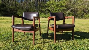 Jens Risom Style Mid Century Modern Solid Walnut Lounge Chairs By Gunlocke Pair