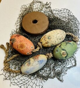 Vtg Fishing Net And Hand Painted Wood Floats Nautical Beach Decor