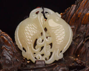 Chinese Natural Hetian Jade Hand Carved Exquisite Fish Pendants 2838