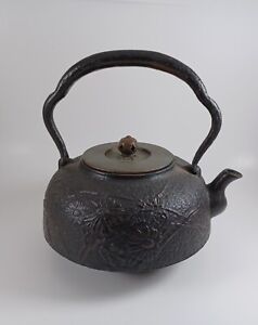Antique Vintage Japanese Tetsubin Cast Iron Tea Pot Kettle Signed