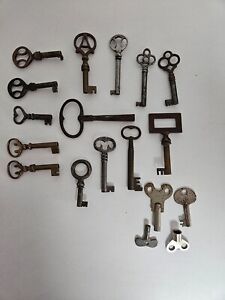 18 Antique Vintage Steamer Trunk Keys Round Opening Heart Clock Lucky 7 French
