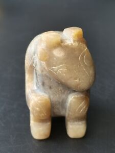 Chinese Jade Bear Figurine Ornaments Carved Seated Bear Statue Shaped Pendant 