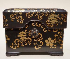Japanese Black And Gold Lacquer Box 19th Century 
