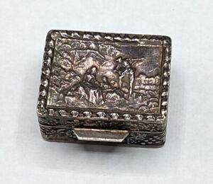Antique 800 Silver Repousse High Relief Courting Scene Small Snuff Trinket Box