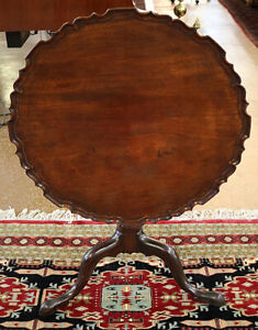 Gorgeous Mahogany 18th Century Queen Anne Pie Crust Tilt Top Table Circa 1740 S