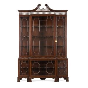 Baker Furniture Chinese Chippendale Carved Mahogany China Cabinet Breakfront