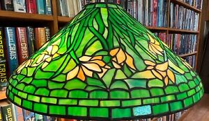 Antique Tiffany Studios Reproduction Long Stem Daffodil Leaded Glass Lamp Shade