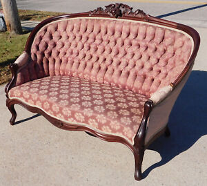 Lovely Walnut Victorian Sofa Settee Circa 1870