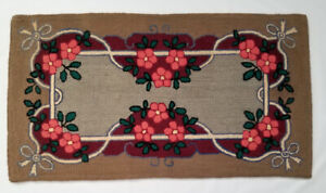 American Hand Hooked Rug Vintage Pennsylvania Amish Forget Me Not Flower Pattern