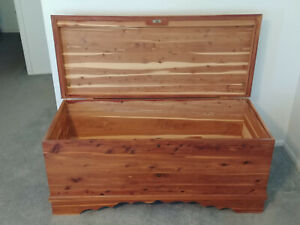 Vintage Solid Cedar Trunk Mint Condition With No Scratches Or Dents 