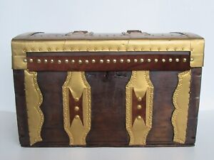 Antique 18 19th Century Small Restored Trunk W Tray