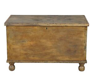 Primitive Antique Pennsylvania Painted Pine Blanket Storage Hope Chest Footed
