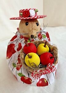 Apples Mouse Primitive Basket Grunged