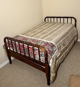 Antique Solid Mahogany Heirloom Spindle Spool Bed Jenny Lind Full W Matress