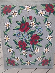 Very Old Vintage Flowers Leaves Hand Hooked Wool Rug Wall Hanging 29 By 38 
