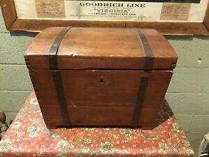 Antique Vtg Early Swedish Small Wood Camelback Trunk Dovetailed 20x14 3 4x 16 