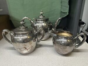 3 Pc Vintage Meriden Brittania Silverplate Tea Set Teapot Sugar Bowl Creamer