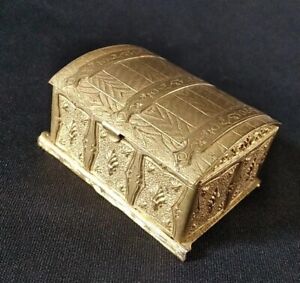W Avery Son Needle Case Golden Cart Trunk Antique 1877 Figural Style