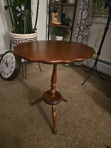 Vintage Cornwall Wood Products Oval Tilt Accent Side Table
