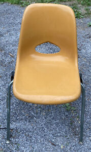 Vintage Mid Century Modern Krueger Eames Fiberglass Tan Yellow Chair