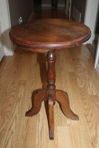 Antique 1900 S Handcrafted Solid Wood Ornate Lamp Parlor End Table 23 Tall