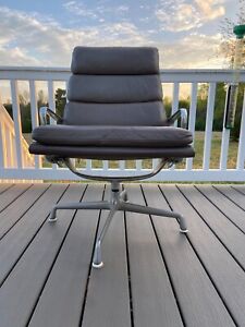 Authentic Herman Miller Eames Soft Pad Aluminum Group Executive Chair 2 Availabl
