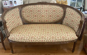 Fortunoff Victorian Style Loveseat Settee Accent Sofa