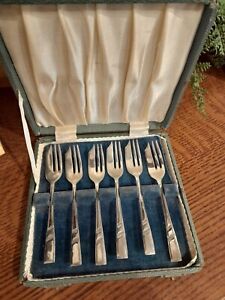Vintage Art Deco 6 Piece Boxed Silverplate Sheffield England Pie Pastry Forks
