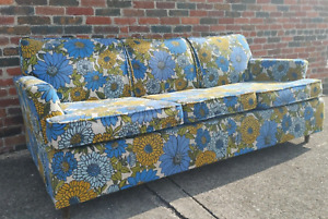 Superb Vintage 1960s Mid Century Retro Flowers Floral Simmons Sofa Bed Couch