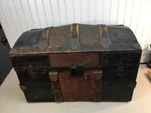 Antique Pirates Captains Chest Trunk 26in X 15in X16in Camel Back Trunk