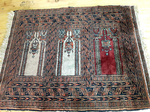 Vintage Oriental Kaseri Prayer Rug Pakistan Nice Condition 42 X 31 