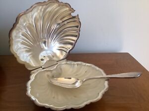 Silverplate Lidded Hinged Shell Dish With Glass Insert