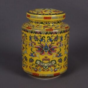Qing Dynasty Qianlong Enamel Colour Porcelain Flower Pattern Lid Jar Pot