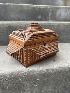 1900 Primitive Antique Country Folk Art Chip Carved Tramp Art Box Geometric