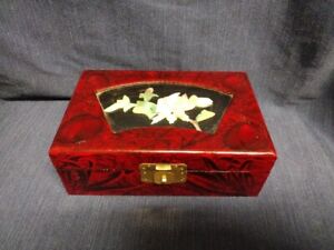 Vintage Lacquer Redwood Floral Jewelry Box Made In China 7 25 X 4 75 X 2 5 