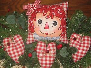 Raggedy Ann Fabric Shelf Sitter 3 Hearts Wreath Accents Handmade Gift Christmas
