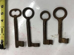 Original Vintage Lot Of 4 Large Skeleton Keys Antique Big Old Lock Jail House 