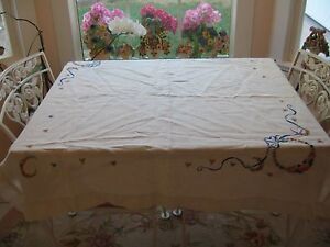 Beautiful Vintage White Embroidered Linen Tablecloth Cover Wreath Of Flowers Bow